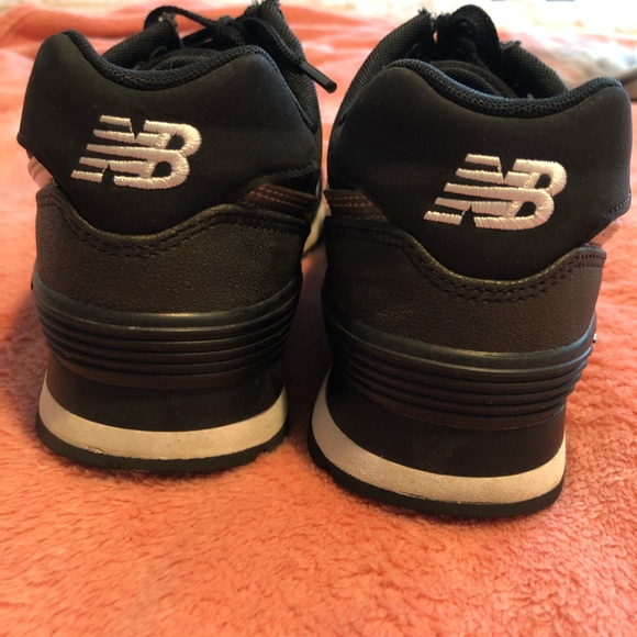 Black and gold New Balance EUC - Picture 4 of 6